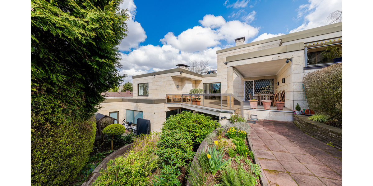 Gartenaufgang zur Terrasse