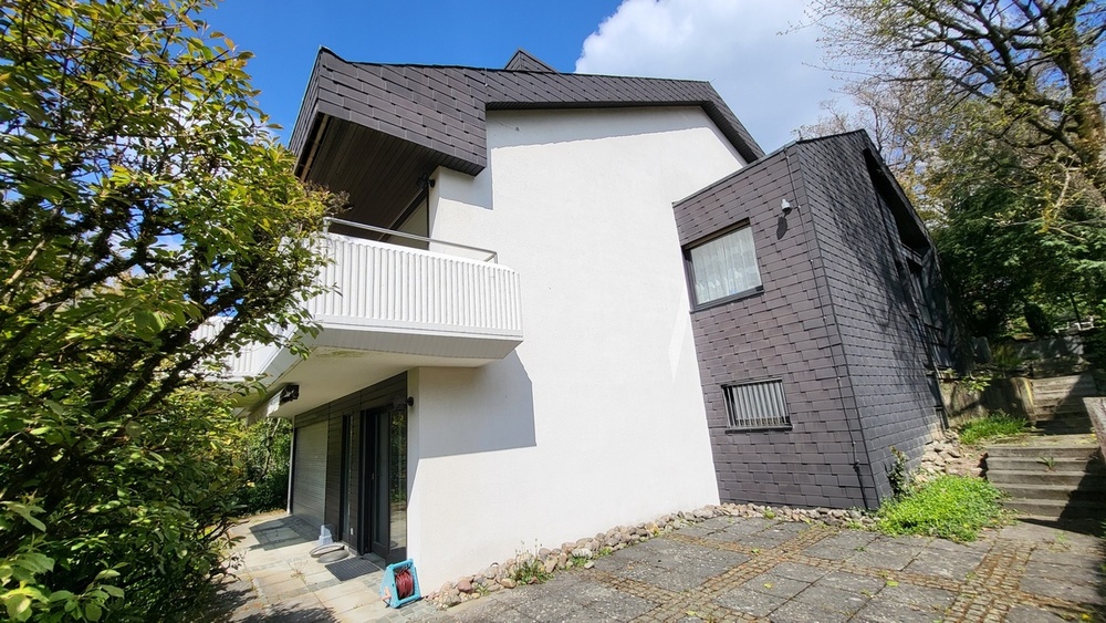 Seitenansicht mit Terrasse