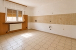 Mehrfamilienhaus mit Ladeneinheit und Entwicklungspotenzial auf großzügigem Grundstück in Frankfurt-Nieder Eschbach - Mehrfamilienhaus, Wohnhaus Frankfurt am Main Bonames | Angebot:26475933