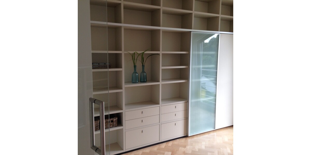 Zimmer mit Einbauschrank