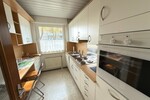 Schwalbach: Ruhig wohnen am Grüngürtel – Bungalow mit großem Garten und vielseitigem Raumangebot - Einfamilienhaus Schwalbach | Angebot:26534677