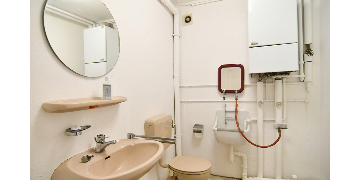 UG WC