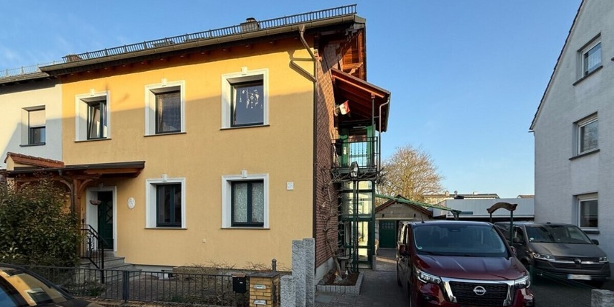 Flörsheim: Sie suchen das besondere Wohnflair? Ein toller Familienwohnsitz mit Aufzug - Doppelhaushälfte Flörsheim | Angebot:25568492