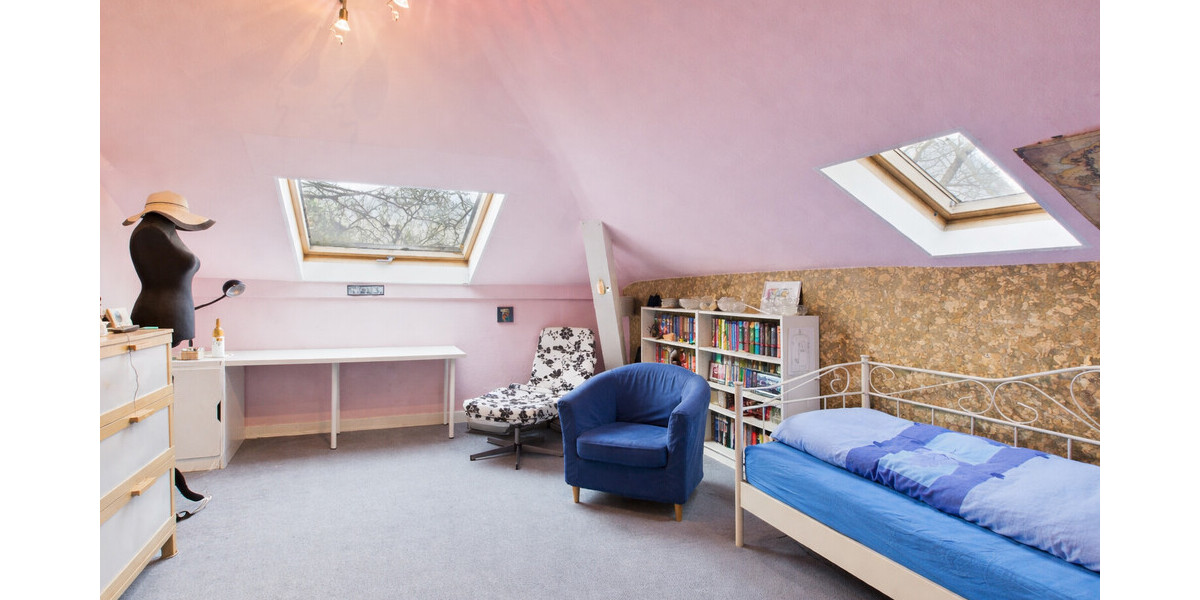Dachgeschoss Zimmer 1 - Villa in Wiesbaden